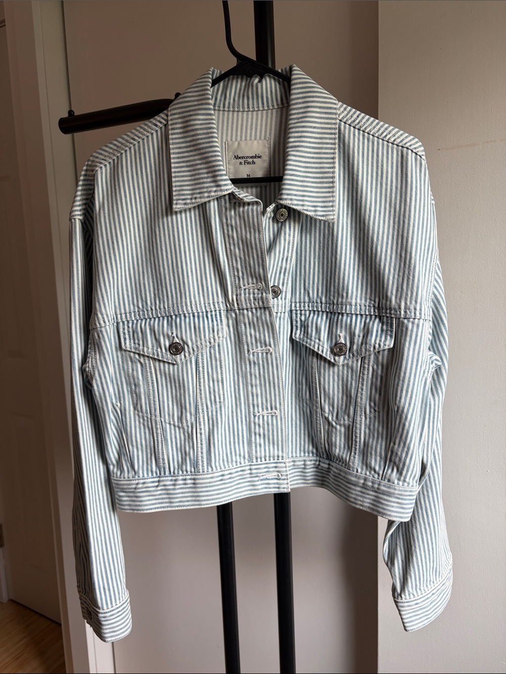 NEW A&F Light Blue and White Striped Cropped Jean Jacket Sz M